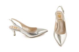 Tutte le calzature proposte in vendita scarpe online sul nostro sito sono state testate al fine di verificarne la qualità. Pin Su Scarpe E Sandali Da Sposa Bridal Shoes And Sandals