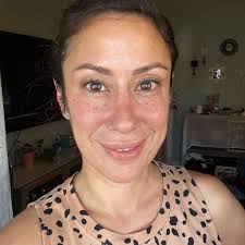 Know how to remove a fish hook from your finger.