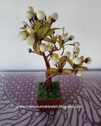 Gubahan bunga calla lily hiasan rumah ladang kayu hiasan rumah buatan sendiri hiasan rumah diy dining table centerpiece, rustic home decor, floral centerpiece, mason jar decor, floral arrangement, bedroom decor Bunga Plastik Hiasan Rumah Desain Rumah Minimalis 2019