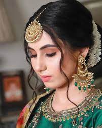Pin By Priyanka Mishra On Nose Rings Mang Tika Jhumke Flower Jewellery Pakistani Bridal Hairstyles Bridal Makeup Looks Indian Bridal Makeup