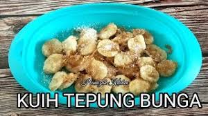 Pastikan anda guna sukatan cawan yang dibeli di kedai bakeri/peralatan kek untuk dapatkan sukatan yang standard. Resepi Kuih Tepung Bunga Kuih Bunga Terengganu Sedap Mudah Dan Simple Youtube