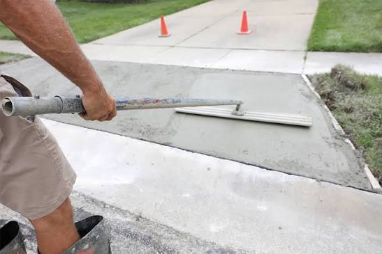 How Much Does It Cost to Repair a Concrete Driveway? [2025 Data]
