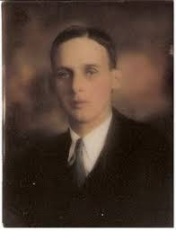 Richard Walthall's Instagram, Twitter & Facebook