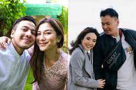 Wijin sendiri kini masih berpacaran dengan mantan istri gading yaitu gisella anastasia. 7hjyhhprr1xiom