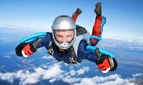Los deportes extremos son aquellos que implican algún tipo de riesgo para la integridad física de quien los practica, lo que hace que no cualquiera se atreva a realizarlos. Deportes Extremos 10 Opciones Que Debes Conocer