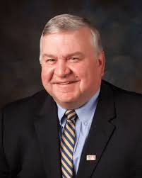 CITY HIRES NEW CITY MANAGER -