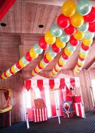 Happy Birthday Party Balloon Decoration Ideas Without Helium Party Planning Decorating With Balloons Without Helium 1st Birthday Parties Vintage Circus Theme Carnival Birthday Parties