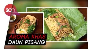 Viral potret rumah lawas lesti kejora, gerobak mie ayam jadi sorotan. Sensasi Berbeda Mie Ayam Yang Dibungkus Daun Pisang
