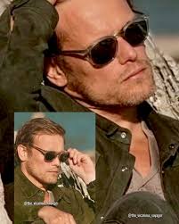 Caitríona Balfe 與Robert Diamant 在巴黎的愛馬仕表演後與Robert Diamant  (卡爾·弗里德曼畫廊與專櫃版總監)。 Caitríona穿著Hermès去表演和餐後。 化妝者:@TAG 髮型由@