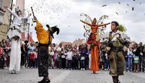 Discover sibiu, what's on, sightseeing attractions, hotels, restaurants. Incepe Festivalul InternaÈional De Teatru Sibiu 2017 Primele Trei Zile Sunt Fenomenale Programul Complet