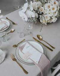 een mooi gedekte tafel is toch een feestje concept styling otmweddings en taravanrijn fotograaf soakuptheworld flor table style diner minimalist wedding