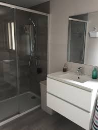 Maybe you would like to learn more about one of these? Bano En Tonos Grises Y Blanco Banos Pequenos Grises Bano Gris Y Blanco Cuartos De Banos Grises