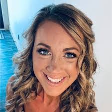 Amanda Copple's Instagram, Twitter & Facebook