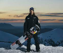 Olympic snowboarder alex chumpy pullin was diving alone when he was found unconscious on the sea floor without an oxygen mask on the gold coast. Alex Chumpy Pullin Mourning The Loss Of A Legend