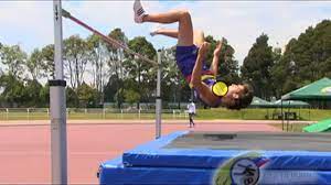 Capazes de alcançar mais de 1,2 vezes sua altura, a técnica é tudo para os atletas de salto em altura e seu esporte busca a perfeição desde o século 19. Salto Em Altura Queda Youtube