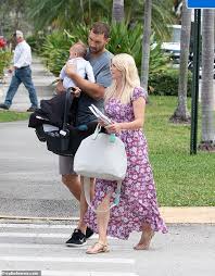 For more details on elin nordegren's pregnancy, watch the video above and pick up the new issue of us. Tiger Woods Ex Elin Nordegren Leaves Court After Changing Son S Name To Arthur Daily Mail Online