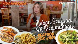 Kali ini kita wisata kuliner seafood nah, ini dia kuliner bali seafood segar super murah hemat di kedonganan fish market. Video Kulinerasa Makan Seafood Di Pegunungan Seafood Pak Jari Jateng Today