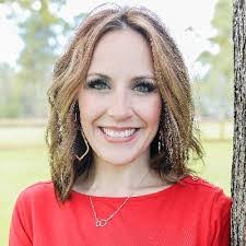 Amy Comer's Instagram, Twitter & Facebook