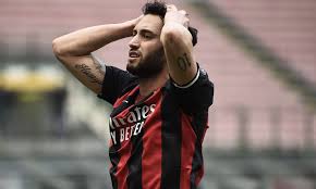 Nelle ultime ore molte indiscrezioni di mercato parlano di una clamorosa svolta per quanto riguarda il futuro di hakan calhanoglu: Idqb2edjqcmuam