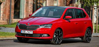 Our comprehensive reviews include detailed ratings on price and features, design, practicality, engine, fuel consumption, ownership. Skoda Fabia Farben Welche Lackierung Passt Am Besten Carwow De