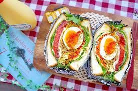 プチプラ食器を主に使用してスイーツや御菜など可愛いカフェ風料理を作っています リメイク雑貨や100均雑貨の紹介も はなまるマーケット料理選手権で優勝 王将 トロピカーナ 乾物イタリアン 小林製薬 映画にちなんだレシピ他受賞多数 元ミスユニバース