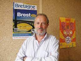 Je n'ai pas vu le programme qui a passé à c'est pierre qui vient d'arriver. Le Depart D 039 Herve Quemener Le Telegramme