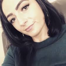 Robyn Cutler's Instagram, Twitter & Facebook