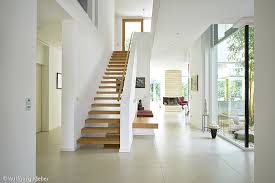 Stilvolle Villa Am Wald Essen Cube Magazin Innenhofgestaltung Stilvolle Villa Am Wald Es Stairs Design Modern Contemporary Stairs Interior Design Hallway