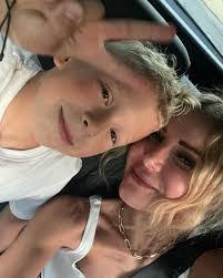 Amanda Connolly's Instagram, Twitter & Facebook