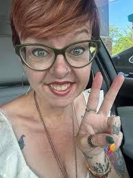 Hi everyone! I'm Sara , home baker that makes all kinds of cakes, cupcakes,  cakepops , etc. as well as cannolis, rainbow cookies and newly added to the  menu tiramisu 😋 With