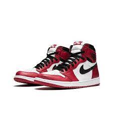 Jugée trop voyante (rouge, noir, blanc) par la nba, jordan passa outre l'avertissement en s'affichant avec. Jordan 1 Rouge Et Blanc Cdiscount