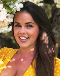 Elizabeth Rothwell's Instagram, Twitter & Facebook