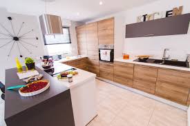 Cuisine Duplex Jardin Ouverte Avec Un Espace Bar Accole Au Plan De Travail Pour Encore Plus De Convivialite Cuisine Minimaliste Maison Habitat