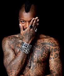 Son rôle au sein de la tribu est les proies y sont beaucoup plus vulnérables, car la ligne de visée est restreinte. Un Lion Ne Meurt Jamais Djibril Cisse Lirelesport