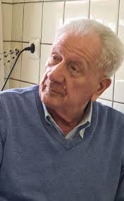 Voilà une photo de nos parents qui étaient concierges depuis 1961 rue  Stéphanie. Duyts Henri et Simone.