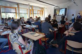 St Ursula Gymnasium Bruhl Riesenschritt Nach Vorne Erzbistum Koln Stattet Lehrkrafte Mit Ipads Aus