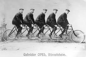 Sobald das erste kinderfahrrad gekauft werden muss bevor ein fahrrad gekauft wird und sich das kind vielleicht sogar in dieses verliebt, sollte die richtige größe der fahrräder ausgewählt werden. Vor 130 Jahren Entstand Das Erste Opel Fahrrad Magazin