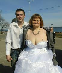 Die deutschen trinken beim essen wein und bier. Russische Traumhochzeit Russische Traumhochzeit Russische Traumhochzei In 2020 Ungewohnliche Brautkleider Hochzeit Lustig Fette Braut