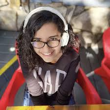 Jwanna Badr In 2021 Cat Eye Glass Photo Square Glass