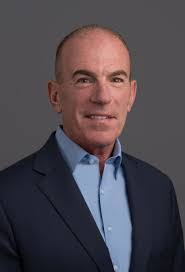 Robin Arredondo's Instagram, Twitter & Facebook