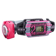 『仮面ライダー×仮面ライダー w&ディケイド movie大戦2010』（かめんライダーかめんライダー ダブルアンドディケイド ムービーたいせんにせんじゅう）は、2009年12月12日より東映系で公開された、特撮テレビドラマ. ä»®é¢ãƒ©ã‚¤ãƒ€ãƒ¼ãƒ‡ã‚£ã‚±ã‚¤ãƒ‰ ä»®é¢ãƒ©ã‚¤ãƒ€ãƒ¼ãŠã‚‚ã¡ã‚ƒã‚¦ã‚§ãƒ– ãƒãƒ³ãƒ€ã‚¤å…¬å¼ã‚µã‚¤ãƒˆ