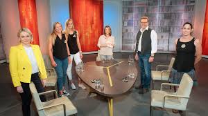 She is an actress, known for soko donau (2005), zib 2 (1975) and zeit im bild (1957). Stockl Mit Lou Lorenz Dittlbacher Ronja Und Dorina Klinger Herbert Steinbock Und Yulia Hayback Tv Orf At