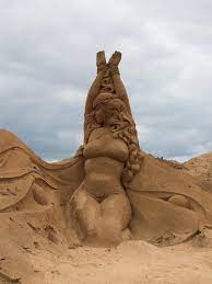 Well I Hope It S Not Sand It Would Be A Waste Of Beautiful Living On Art Sand Sculptures Sand Art Amazing Art