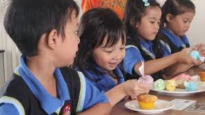 Hai ini adalah video shinta waktu masih sekolah taman kanak kanak atau tk, umur shinta waktu sekolah tk 5 tahun. Masuk Tk Juga Pakai Zonasi Perhatikan 6 Syarat Daftar Tk Di Ppdb 2020 Ayah Bunda Harus Tahu Tribun Jabar