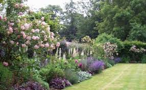 Modern Country Style Sheardown House Modern Country Garden Tour Click Through For Details Cottage Garden Design Garden Borders Country Garden Decor