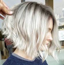 1001 Idees Carre Plongeant Degrade On Arrondi Les Angles Carre Plongeant Blond Coupe De Cheveux Coiffure Carre Plongeant