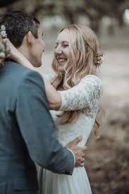 Hochzeitsfotos Vintagewedding Boho Wedding Sunset Weddingdress Flowercrown Mallorca Photoshooting Coupl Brautpaar Fotos Hochzeitsfotos Vintage Hochzeit