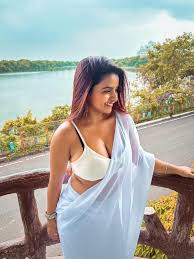 Suhana Khan displays her perfect nude complexion - a spectacle of beauty