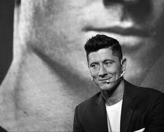 Der fußballspieler robert lewandowski kann sowohl die deutsche, als auch die polnische meisterschaft in seinem steckbrief verbuchen. Rl9