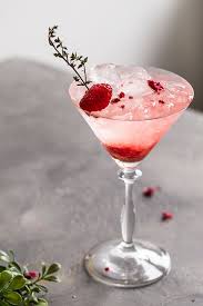 Is It Art We Re Not Sure But These Art Inspired Cocktails Sure Taste And Look Pretty As A Picture Raspberry Gin Raspberry Gin Cocktail Gin Cocktail Recipes